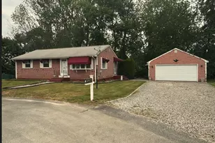 18 Almeida Dr, Warren, RI 02885 - Photo 1