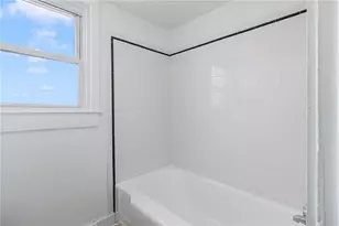 1609 W Main Rd, Middletown, RI 02842 - Photo 13