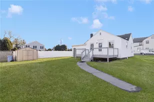 1609 W Main Rd, Middletown, RI 02842 - Photo 3