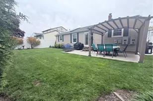 131 Glen Meadows Dr, Pawtucket, RI 02861 - Photo 7
