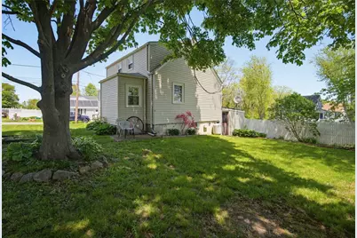 34 Farnum Street, Tiverton, RI 02878 - Photo 3