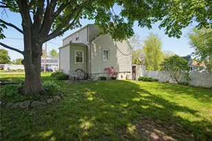 34 Farnum St, Tiverton, RI 02878 - Photo 3