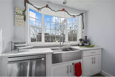 471 Smithfield Avenue, Pawtucket, RI 02860 - Photo 9