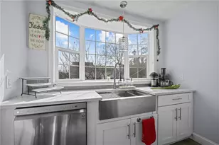 471 Smithfield Ave, Pawtucket, RI 02860 - Photo 9