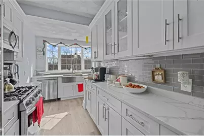 471 Smithfield Avenue, Pawtucket, RI 02860 - Photo 11