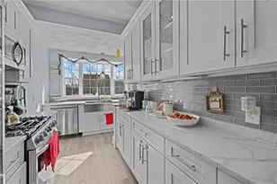 471 Smithfield Ave, Pawtucket, RI 02860 - Photo 11