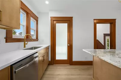 26 Welfare Avenue, Cranston, RI 02910 - Photo 7