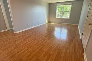 14 Saratoga Ave, Pawtucket, RI 02861 - Photo 5