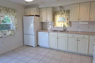 135 Cornell St, Cranston, RI 02920 - Photo 9