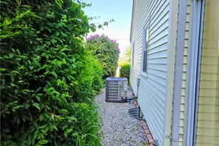 135 Cornell St, Cranston, RI 02920 - Photo 27