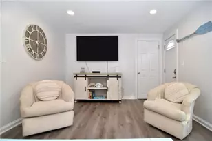 194 S Pier Rd, Narragansett, RI 02882 - Photo 5