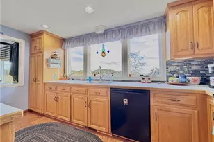 71 Wolcott Ave, Stonington, CT 06378 - Photo 11