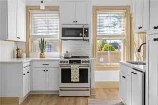 18 Barney St, Newport, RI 02840 - Photo 3