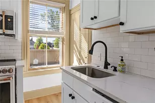 18 Barney St, Newport, RI 02840 - Photo 7
