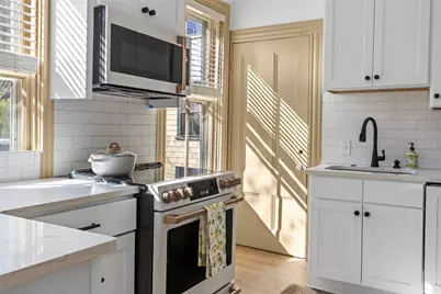 18 Barney Street #1, Newport, RI 02840 - Photo 5