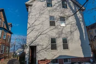 256 Morris Ave, Providence, RI 02906 - Photo 17