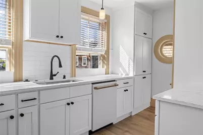 18 Barney Street #2, Newport, RI 02840 - Photo 3