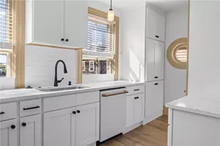 18 Barney St, Newport, RI 02840 - Photo 3