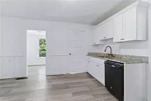 33 Pleasant St, Woonsocket, RI 02895 - Photo 9