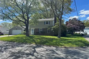 27 Monmouth Dr, East Providence, RI 02515 - Photo 3