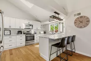 7 Friar Tuck Rd, Warwick, RI 02886 - Photo 9