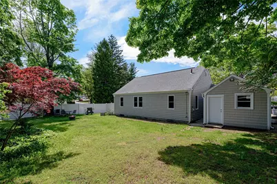 76 Crossland Road, West Warwick, RI 02893 - Photo 7
