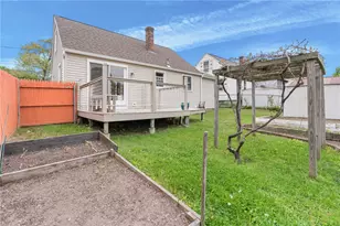 79 Arcadia St, Cranston, RI 02910 - Photo 25