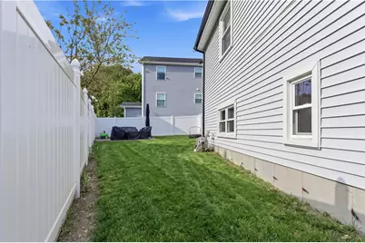 22 Danby Street, Providence, RI 02904 - Photo 27