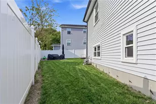 22 Danby St, Providence, RI 02904 - Photo 27