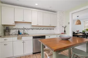 23 Holland St, Newport, RI 02840 - Photo 7