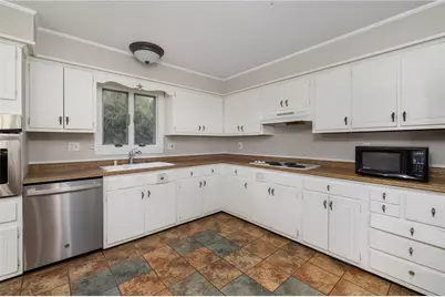 23 Algonquin Drive, Middletown, RI 02842 - Photo 15