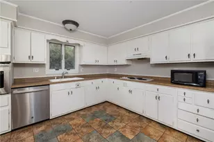 23 Algonquin Dr, Middletown, RI 02842 - Photo 15