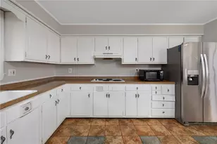 23 Algonquin Dr, Middletown, RI 02842 - Photo 17