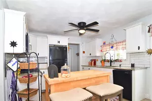 37 Gerald St, Warwick, RI 02886 - Photo 9