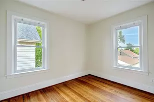 137 Hunts Ave, Pawtucket, RI 02861 - Photo 11