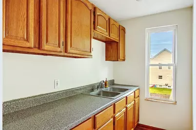137 Hunts Avenue, Pawtucket, RI 02861 - Photo 5