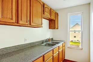 137 Hunts Ave, Pawtucket, RI 02861 - Photo 5