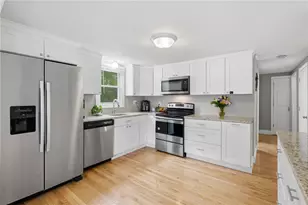 34 Wood St, Coventry, RI 02816 - Photo 3