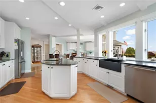 75 N Cliff Dr, Narragansett, RI 02882 - Photo 23