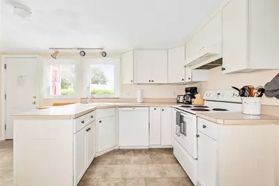 20 Saltaire Avenue, Narragansett, RI 02882 - Photo 13