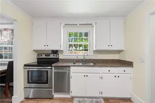 43 New Britain Dr, Warwick, RI 02889 - Photo 9