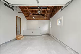 131 Woodland Ave, Cranston, RI 02920 - Photo 29