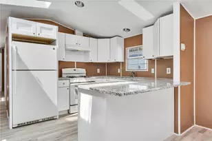 18 Catalpa Ct, Charlestown, RI 02813 - Photo 3
