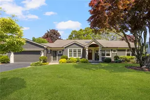 29 Riverside Dr, Barrington, RI 02806 - Photo 1