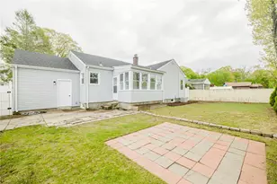 25 Pensaukee Ave, North Providence, RI 02911 - Photo 5
