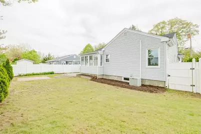 25 Pensaukee Avenue, North Providence, RI 02911 - Photo 7