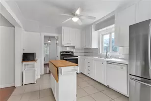 325 Church Ave, Warwick, RI 02889 - Photo 7