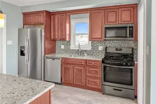 67 Ocean Ave, Cranston, RI 02905 - Photo 7