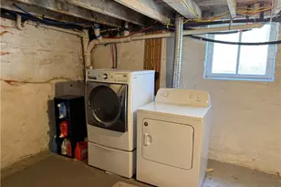 37 Royal St, Providence, RI 02906 - Photo 13