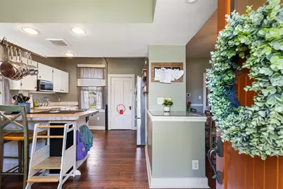 10 Burton Avenue, East Providence, RI 02915 - Photo 7